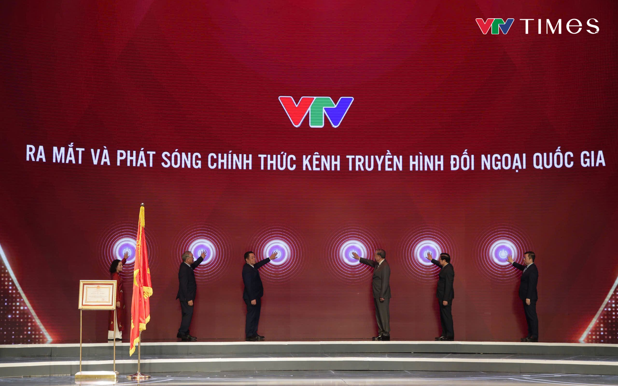 Tổng Bí thư Tô Lâm và các đại biểu thực hiện nghi thức ra mắt kênh Vietnam Today vào buổi sáng ngày 7/9. (Ảnh: VTV Times)
