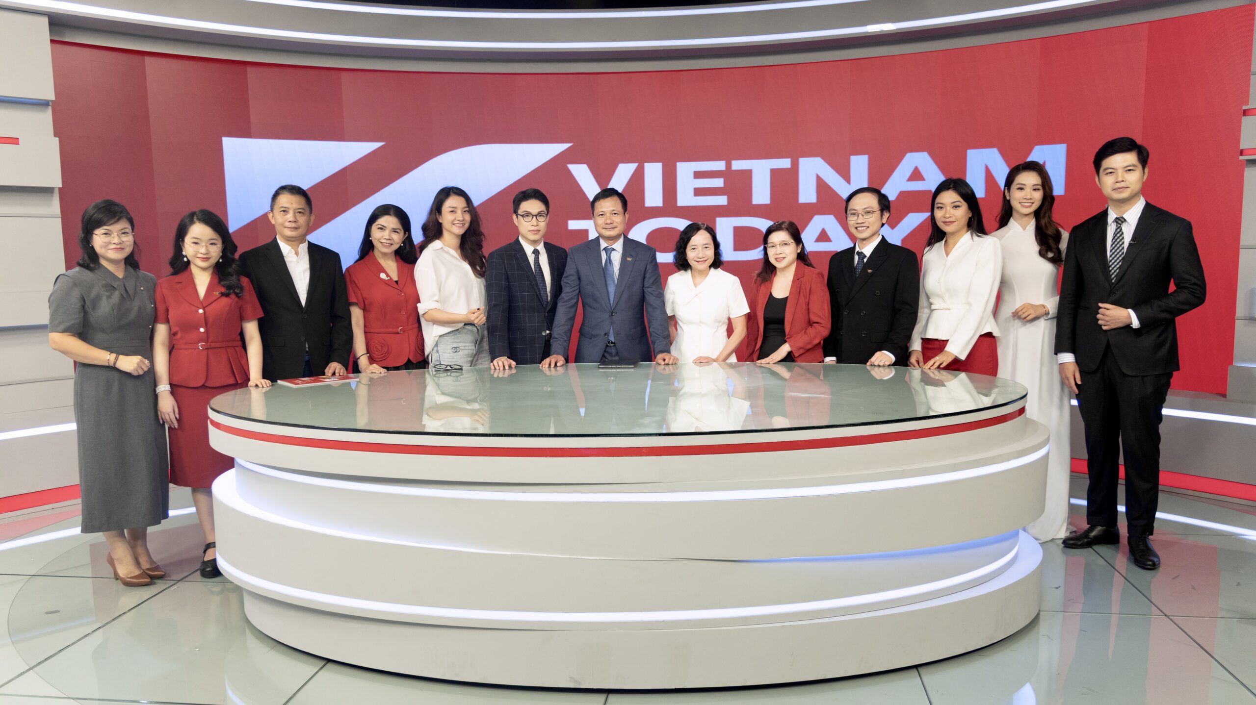 các thành viên của kênh Vietnam Today.